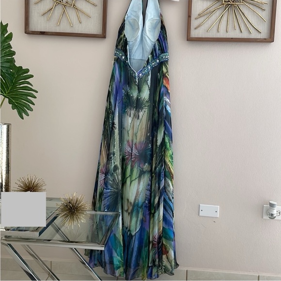 Designer formal flower patterned dress with shawl. Size: 16 - Picture 5 of 9